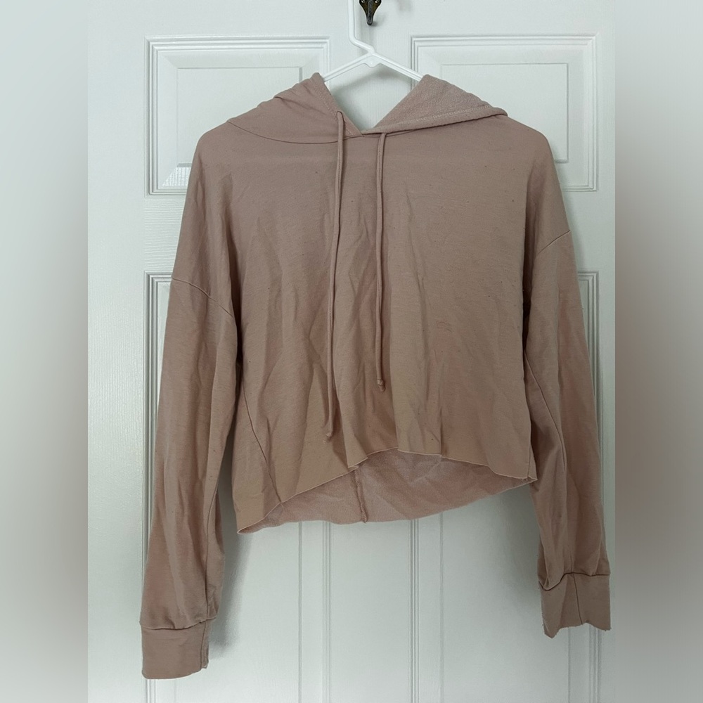 Dusty pink cropped sweatshirt. Thin material